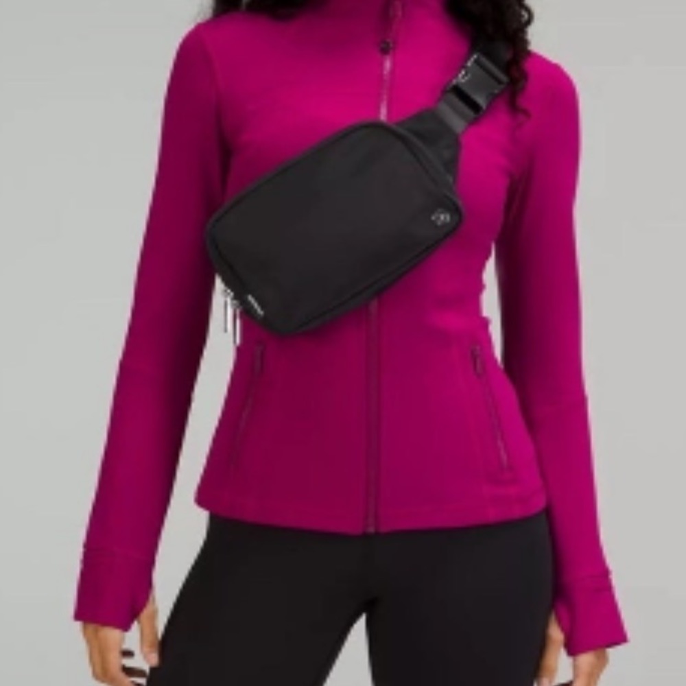 New LULULEMON 2L Everywhere Belt Bag Black